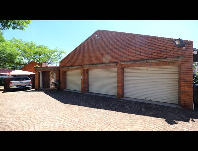 4 BEDROOM HOUSE FOR SALE IN KENSINGTON B